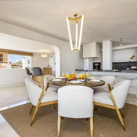 Apartment Beachfront Penthouse With Spectacular Sea Views *