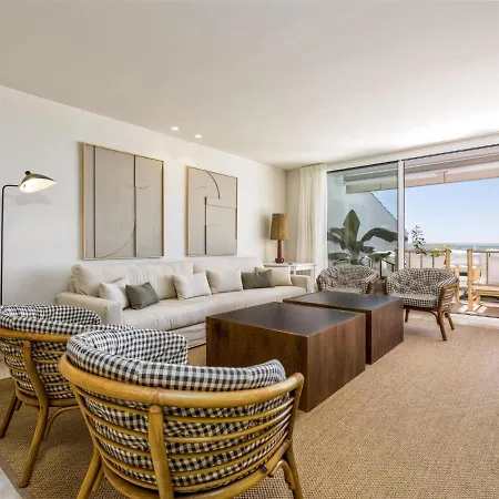 Apartment Beachfront Penthouse With Spectacular Sea Views *